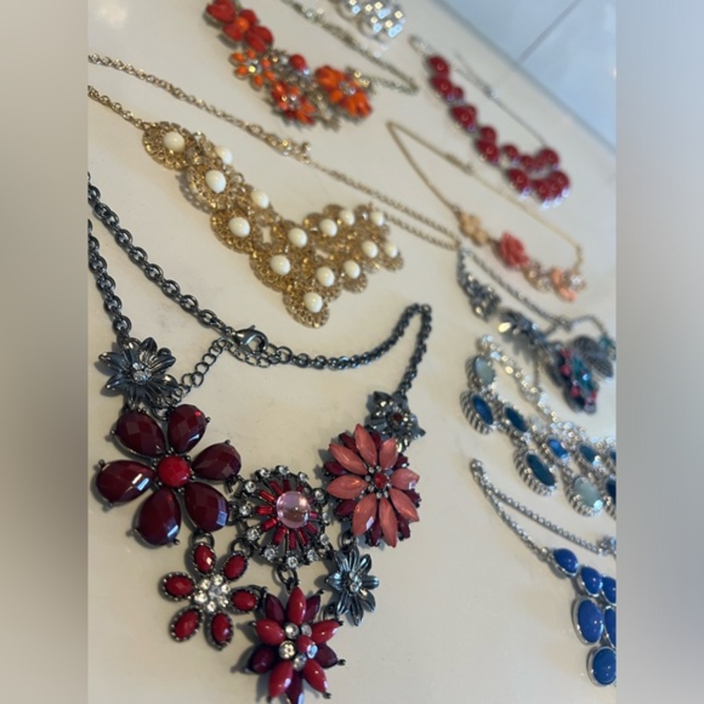 Huge 20-piece jewelry LOT! 12 necklaces & 8 pairs of earrings gold silver flower